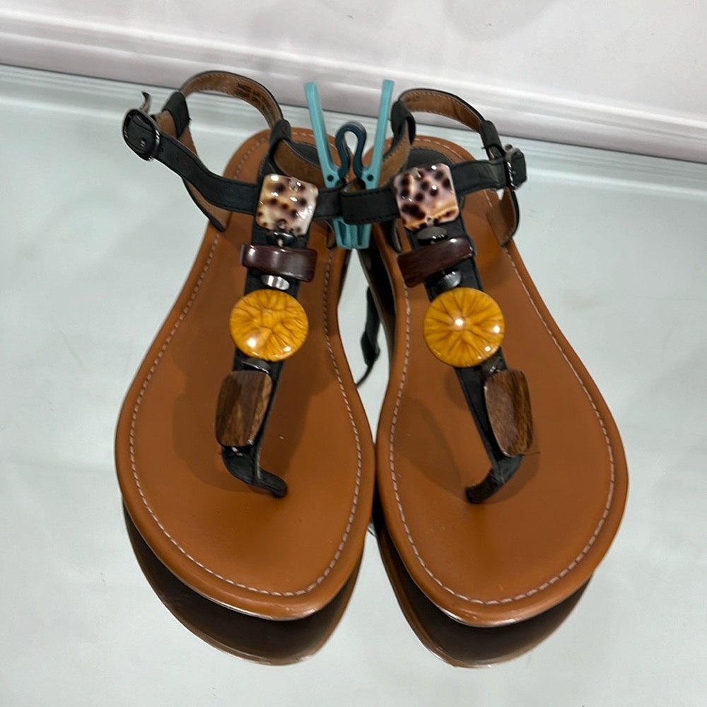 Clarks Artizian Collection Leather T Strap Flat Sandals Button Stone size 8.5 US